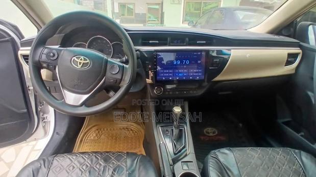 Toyota Corolla LE Eco Premium 4dr Sedan (1.8L 4cyl CVT) 2015 White
