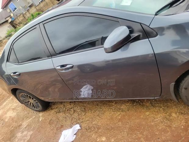 Toyota Corolla LE 4dr Sedan (1.8L 4cyl CVT) 2016 Gray
