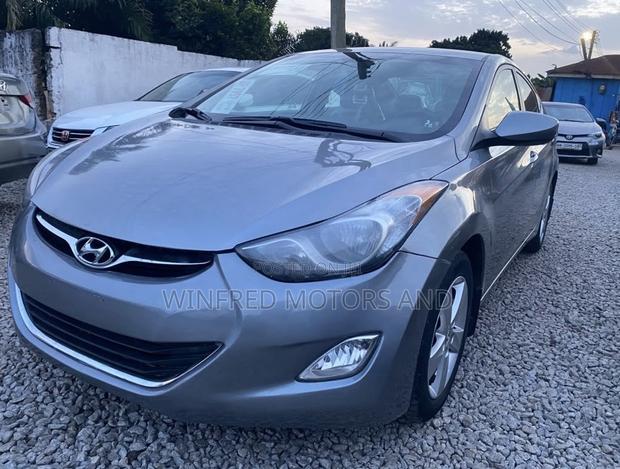 Hyundai Elantra GLS Sedan FWD (1.8L 4cyl 6A) 2013 Gray