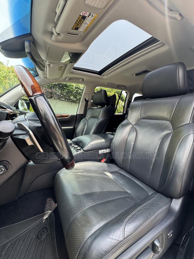 Lexus LX 570 AWD 2017 White