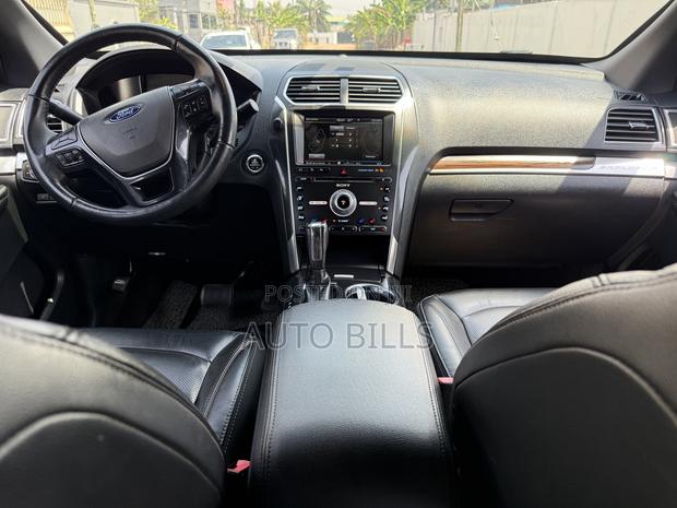 Ford Explorer 2016 Silver