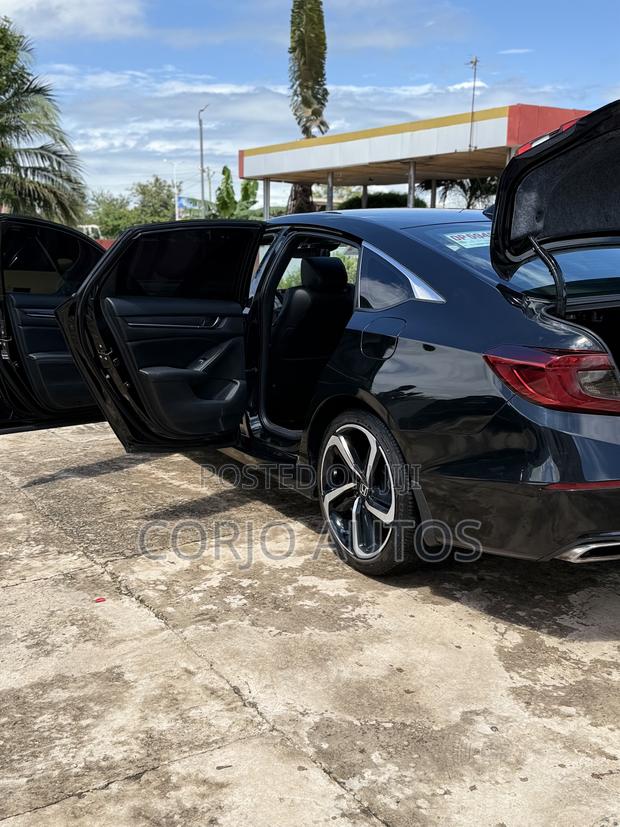 Honda Accord Sport (2.0L 4cyl Turbo 6M) 2019 Black