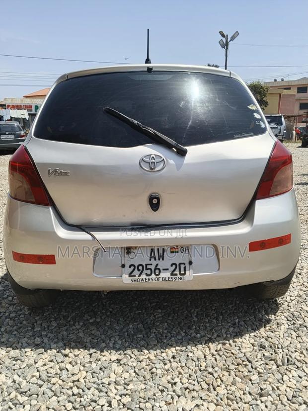 Toyota Vitz 1.0 FWD 5dr 2010 Gray