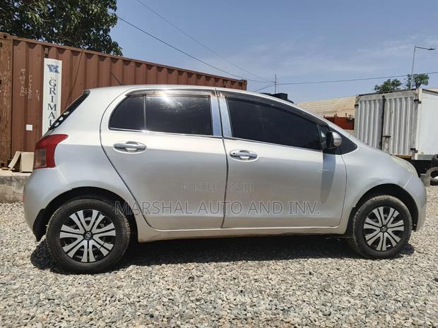 Toyota Vitz 1.0 FWD 5dr 2010 Gray