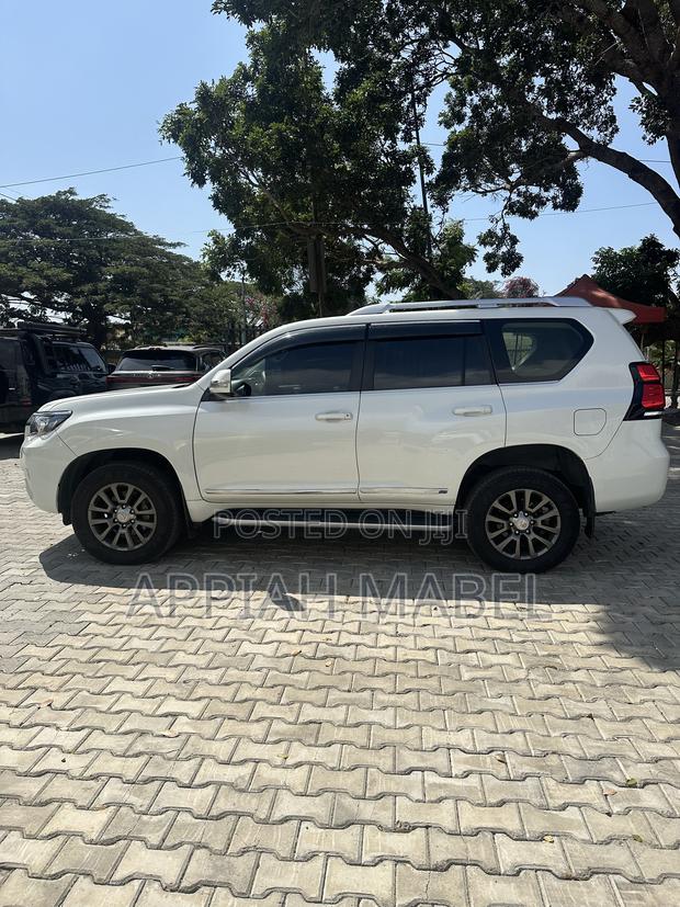 Toyota Land Cruiser Prado 2019 White