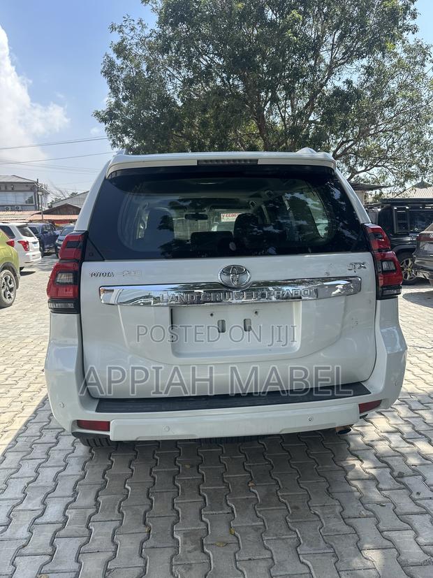 Toyota Land Cruiser Prado 2019 White
