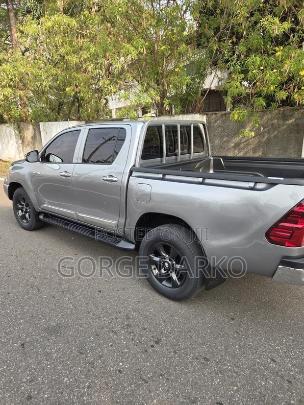 Toyota Hilux 2017 Silver