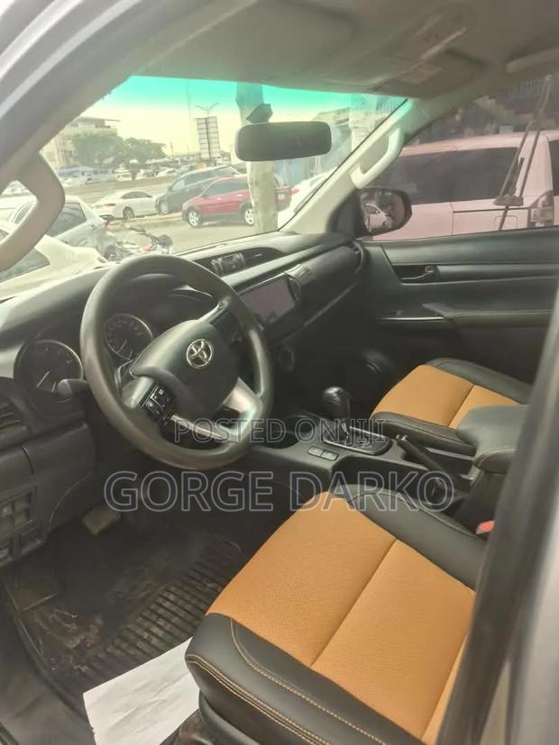 Toyota Hilux 2017 Silver