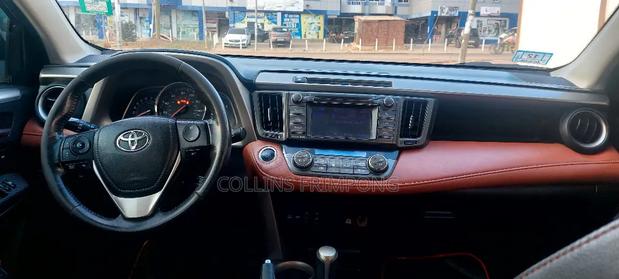 Toyota RAV4 Limited 4dr SUV (2.5L 4cyl 6A) 2015 Gray