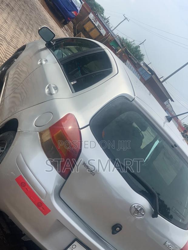 Toyota Vitz 2010 Gray