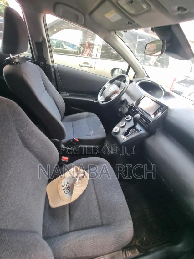 Toyota Sienta 1.5 FWD (6-seater) 2015 Matt Black