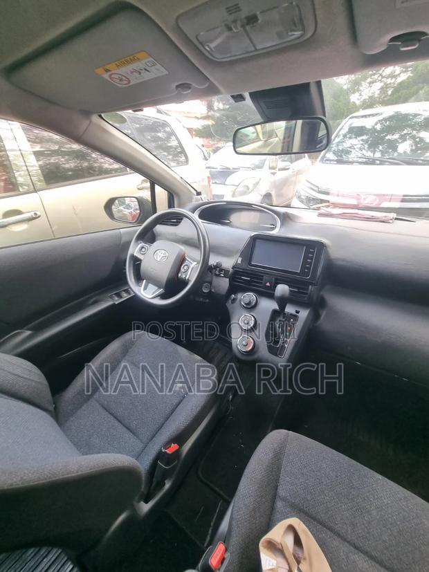 Toyota Sienta 1.5 FWD (6-seater) 2015 Matt Black