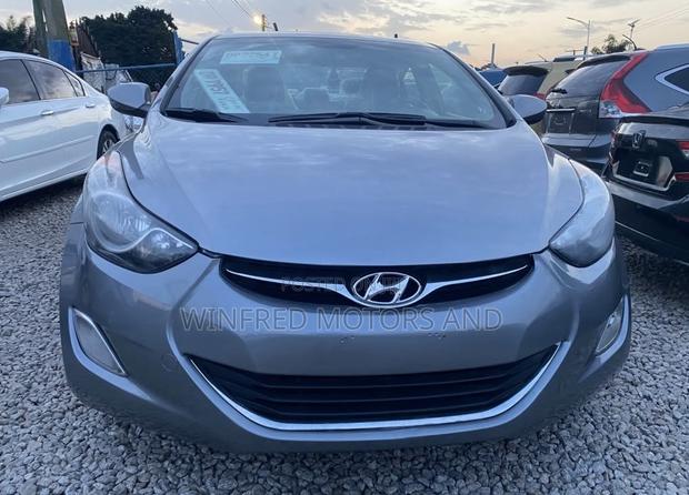 Hyundai Elantra GLS Sedan FWD (1.8L 4cyl 6A) 2013 Gray
