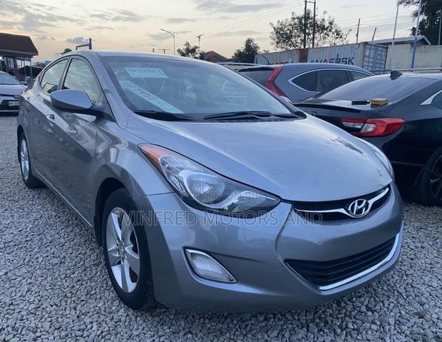Hyundai Elantra GLS Sedan FWD (1.8L 4cyl 6A) 2013 Gray