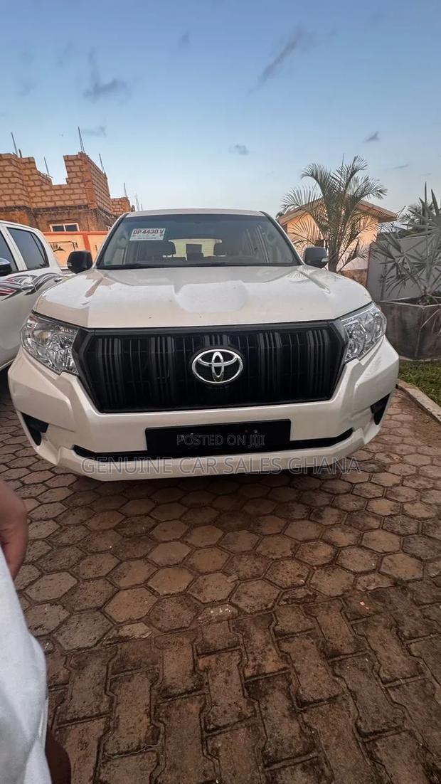 Toyota Land Cruiser Prado 2.7 2023 White