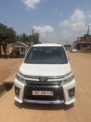 Toyota Voxy 2014 White for sale