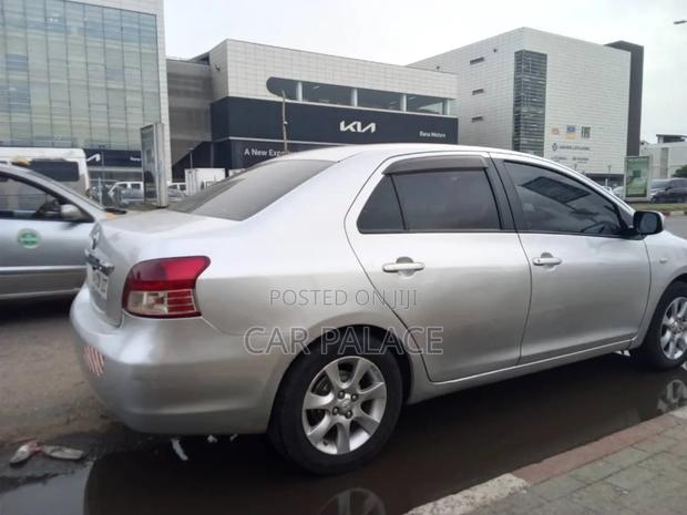 Toyota Belta 2010 Silver