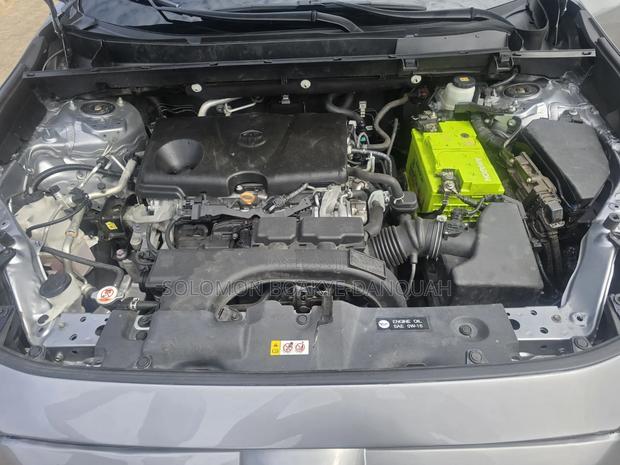 Toyota RAV4 XLE AWD 2020 Silver