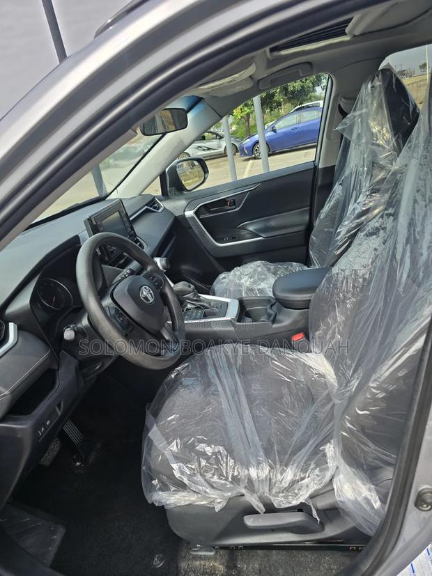 Toyota RAV4 XLE AWD 2020 Silver