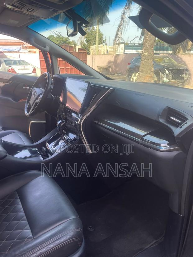 Toyota Alphard 2.4 Petrol FWD 2015 Gray