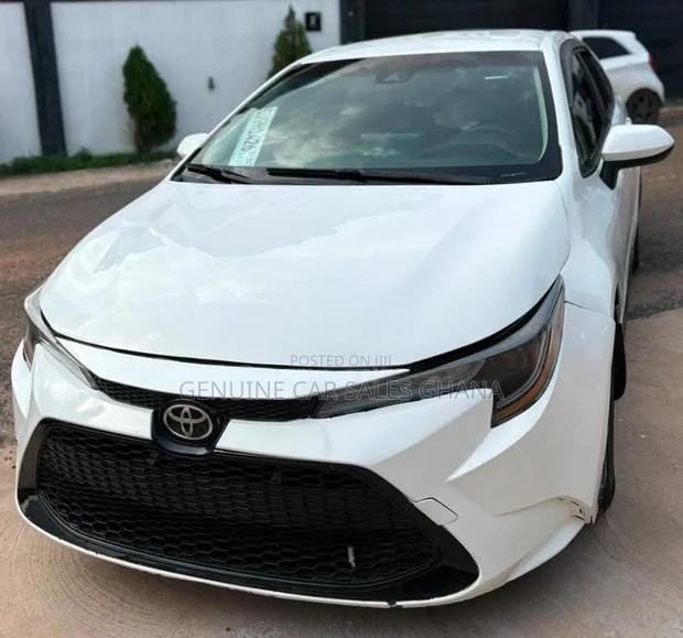Toyota Corolla LE 2020 White