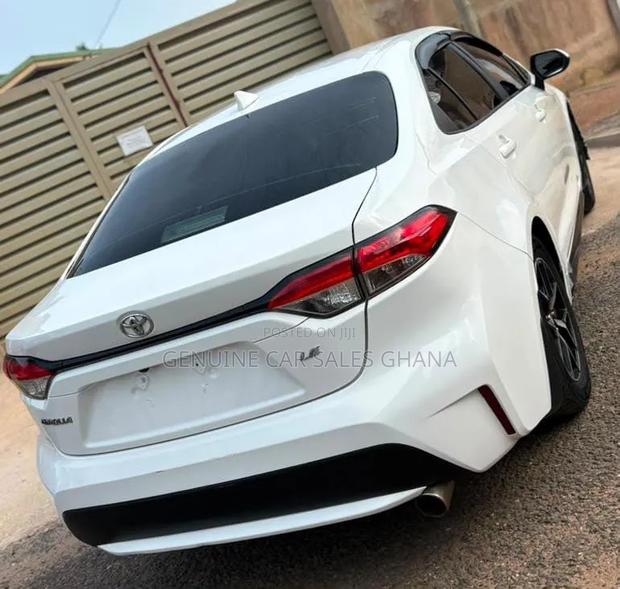 Toyota Corolla LE 2020 White