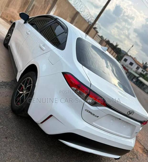 Toyota Corolla LE 2020 White