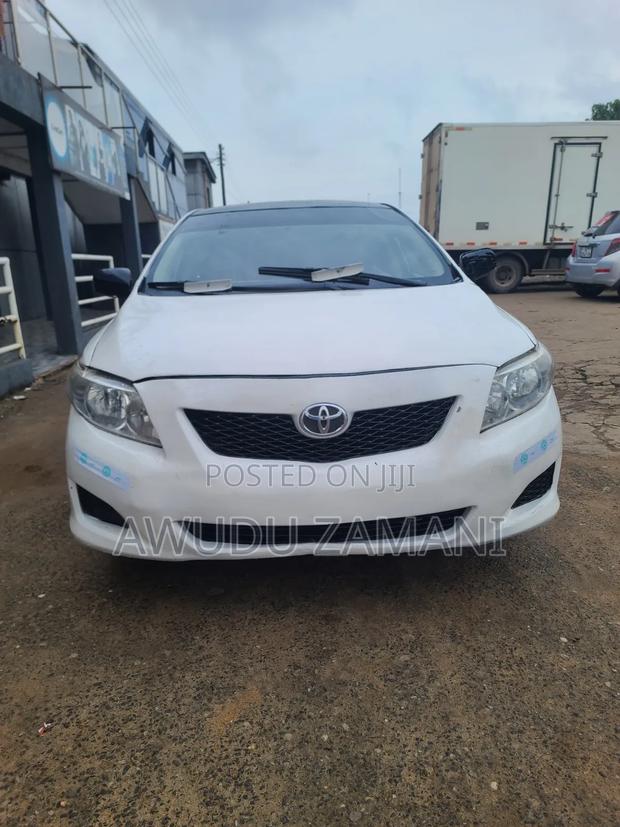 Toyota Corolla LE 4dr Sedan (1.8L 4cyl 4A) 2010 White