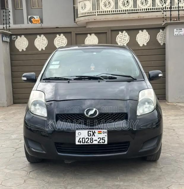 Toyota Vitz 1.5 FWD 5dr 2010 Black