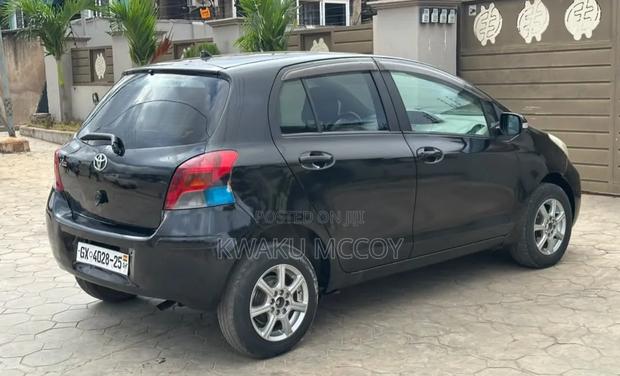 Toyota Vitz 1.5 FWD 5dr 2010 Black