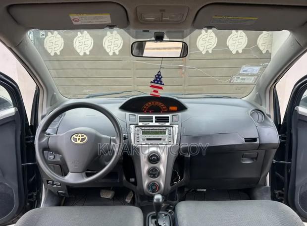 Toyota Vitz 1.5 FWD 5dr 2010 Black