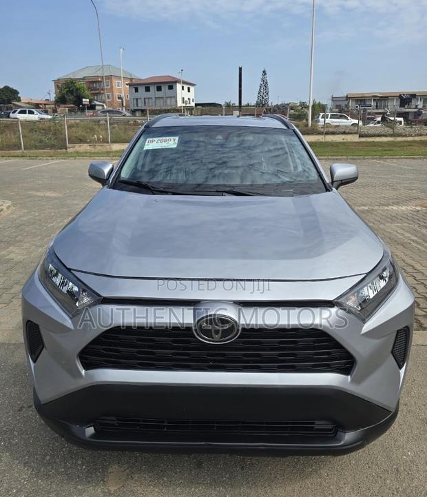 Toyota RAV4 XLE AWD 2020 Silver