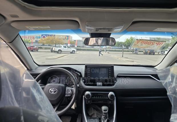 Toyota RAV4 XLE AWD 2020 Silver