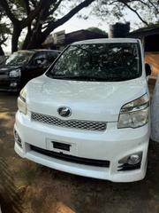 Toyota Voxy V 2WD 7-Seater 2013 White for sale