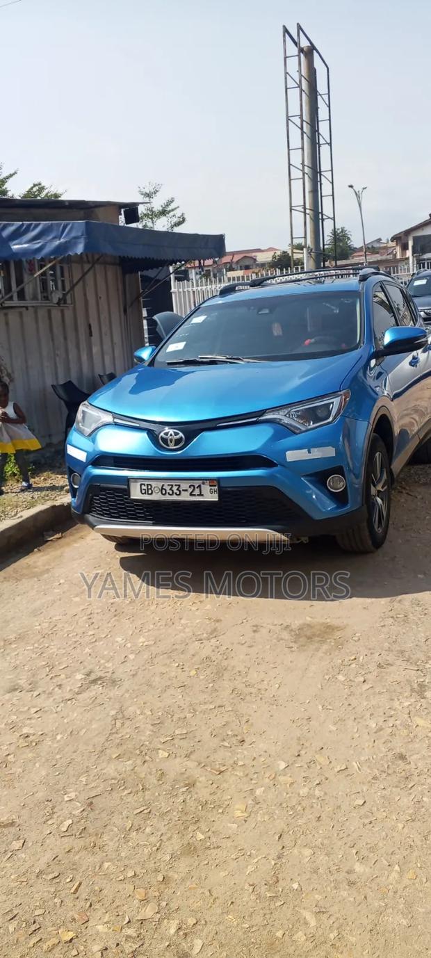 Toyota RAV4 XLE AWD (2.5L 4cyl 6A) 2017 Blue