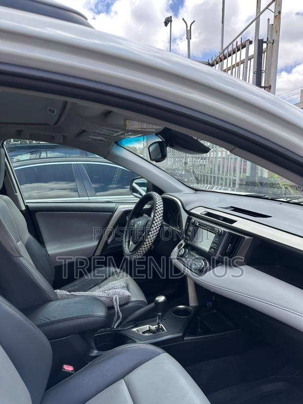 Toyota RAV4 Limited 4dr SUV AWD (2.5L 4cyl 6A) 2015 White