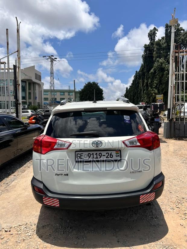Toyota RAV4 Limited 4dr SUV AWD (2.5L 4cyl 6A) 2015 White