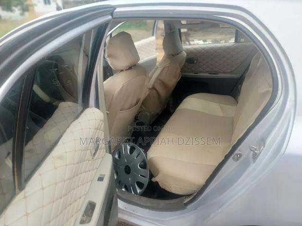 Toyota Vitz 2010 Silver