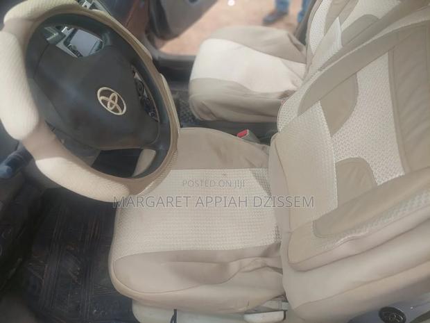 Toyota Vitz 2010 Silver