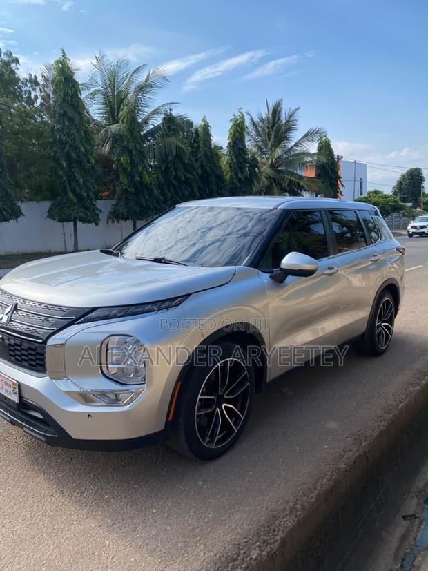 Mitsubishi Outlander SE 2022 Silver