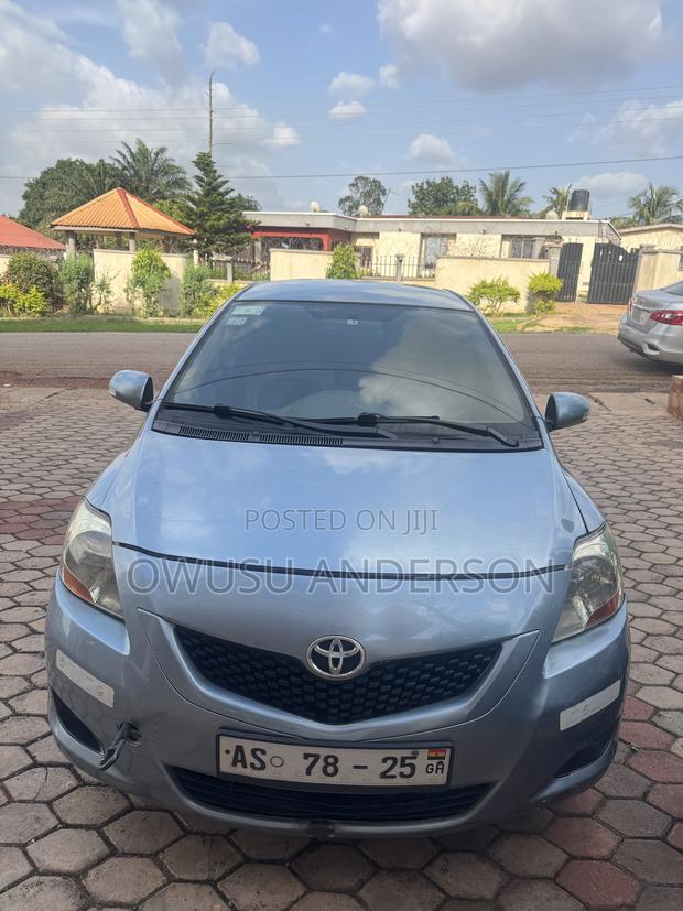 Toyota Belta 2010 Blue