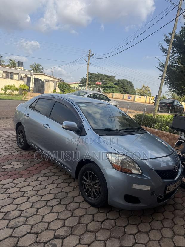 Toyota Belta 2010 Blue