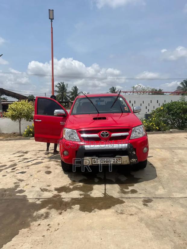 Toyota Hilux 2013 Red