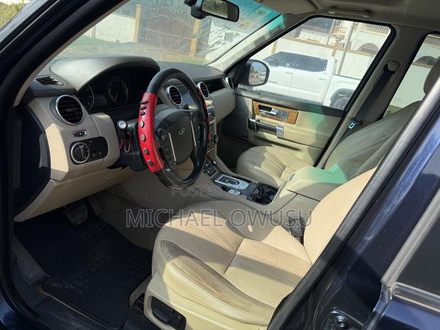 Land Rover Discovery 2016 Blue