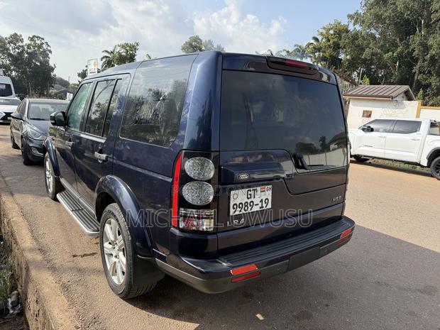 Land Rover Discovery 2016 Blue