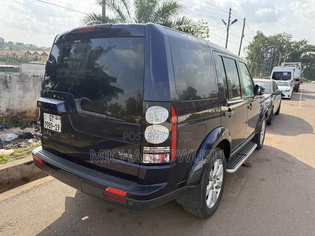 Land Rover Discovery 2016 Blue