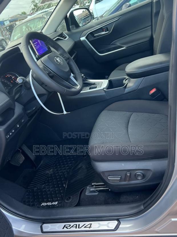 Toyota RAV4 2023 Gray