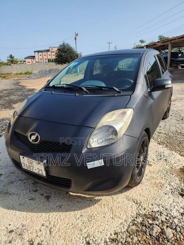 Toyota Vitz 1.3 AWD 3dr 2010 Black