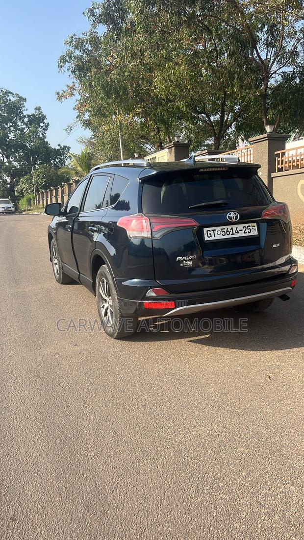 Toyota RAV4 XLE 4dr SUV (2.5L 4cyl 6A) 2018 Black