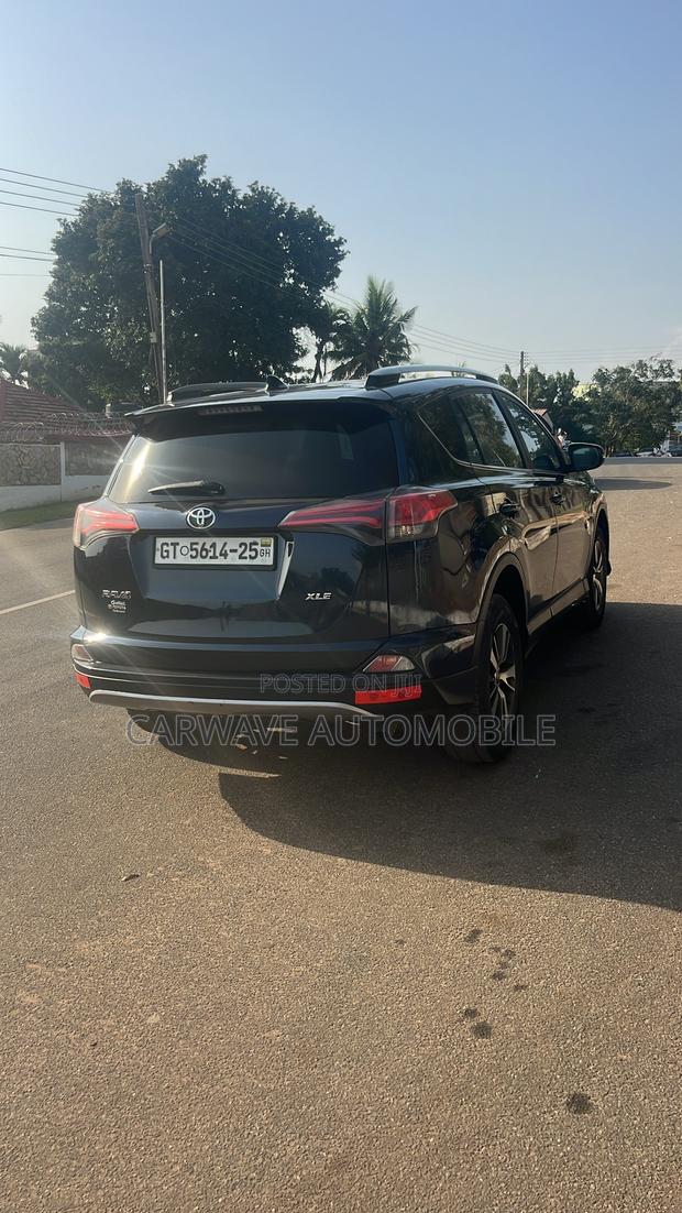 Toyota RAV4 XLE 4dr SUV (2.5L 4cyl 6A) 2018 Black